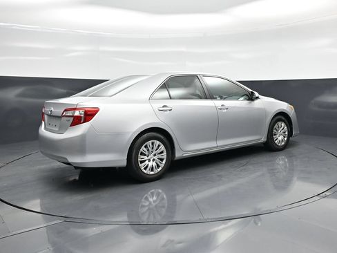 Used 2014 Toyota Camry LE FWD image 20
