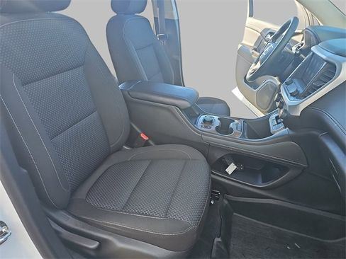 Certified 2023 GMC Acadia SLE w/ Driver Convenience Package image 10