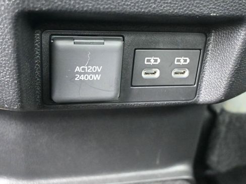 Used 2025 Toyota Tacoma TRD Sport AWD/4WD image 17
