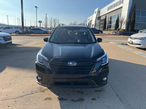 Used 2023 Subaru Forester Premium image 11