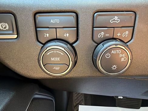 Certified 2022 Chevrolet Silverado 1500 LT AWD/4WD image 17