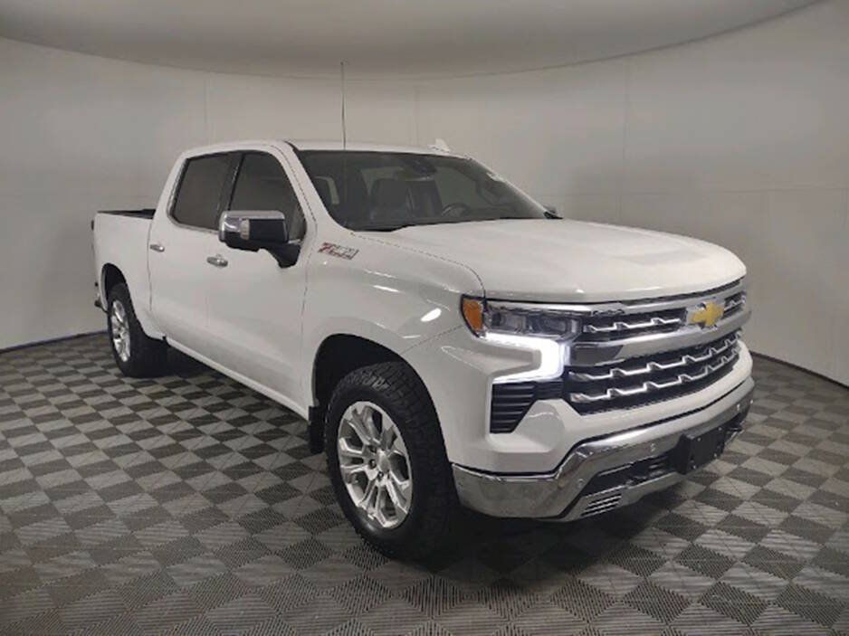 Used 2023 Chevrolet Silverado 1500 LTZ w/ LTZ Convenience Package II AWD/4WD image 3