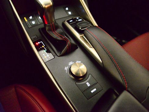 Used 2019 Lexus IS 300 AWD image 16