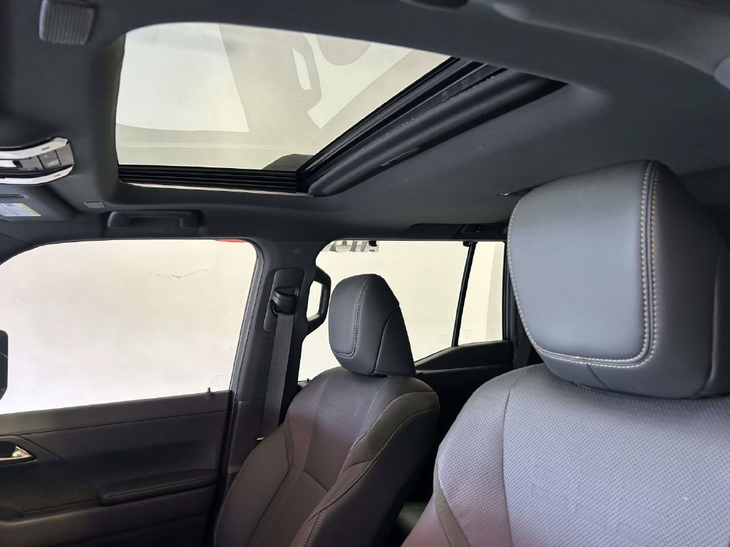 Used 2024 Lexus GX 550 AWD/4WD image 16