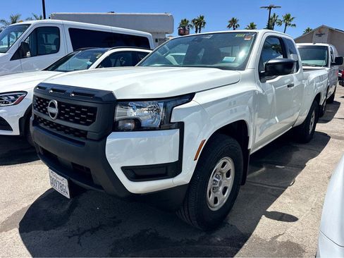 Used 2025 Nissan Frontier S RWD image 4