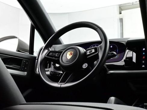 Certified 2025 Porsche Cayenne S AWD/4WD image 21