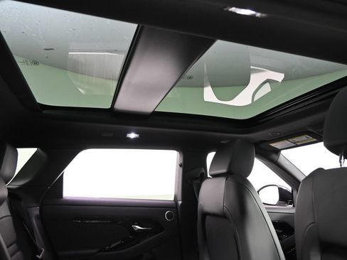 Used 2024 Land Rover Range Rover Evoque Dynamic SE AWD/4WD image 17