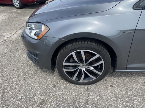 Used 2016 Volkswagen Golf Limited Edition image 9