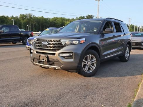 Used 2023 Ford Explorer XLT w/ Equipment Group 202A AWD/4WD image 2