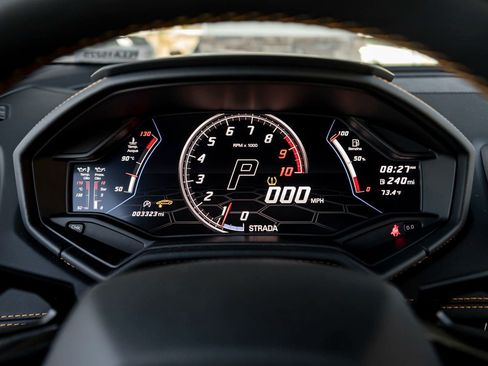 Used 2020 Lamborghini Huracan EVO image 19