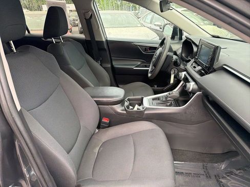 Used 2021 Toyota RAV4 LE AWD/4WD image 11