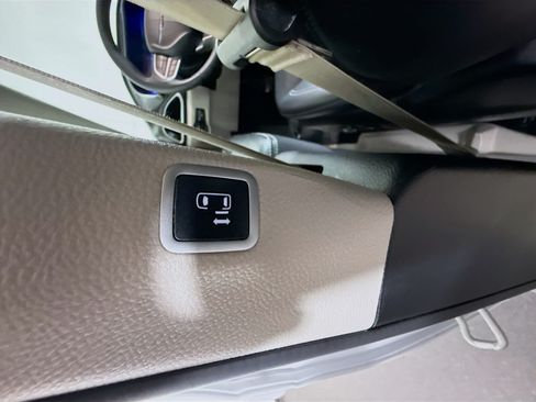 Used 2024 Chrysler Pacifica Limited FWD image 43