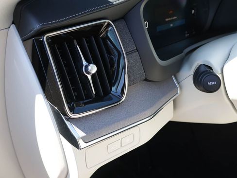 New 2026 Volvo XC90 T8 Ultra w/ Protection Package Premier AWD/4WD image 33
