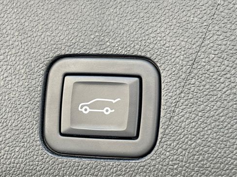 Used 2024 Chevrolet Tahoe Premier AWD/4WD image 21
