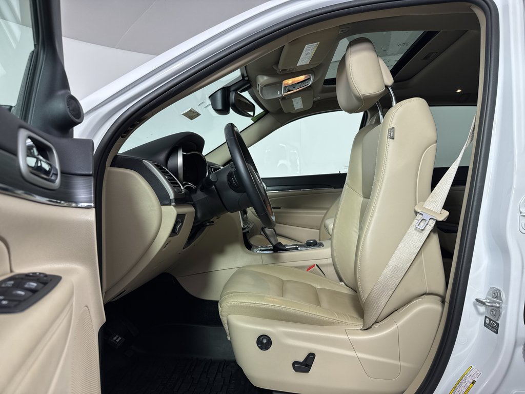 Used 2021 Jeep Grand Cherokee Limited AWD/4WD image 5