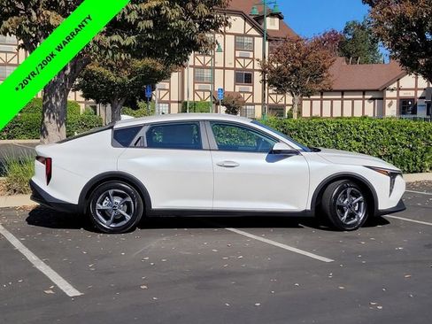 New 2025 Kia K4 LXS image 3