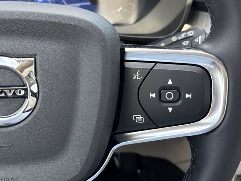 Certified 2024 Volvo XC40 B5 Plus AWD/4WD image 16