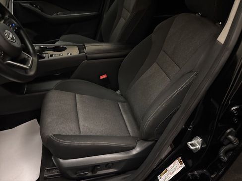 Used 2024 Nissan Rogue SV image 12