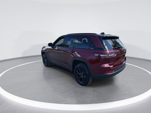 Used 2024 Jeep Grand Cherokee Altitude image 14