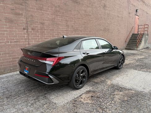 New 2026 Hyundai Elantra SEL Sport FWD image 5