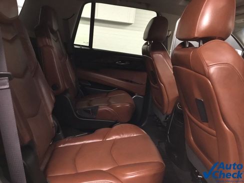 Used 2017 Cadillac Escalade Luxury image 33