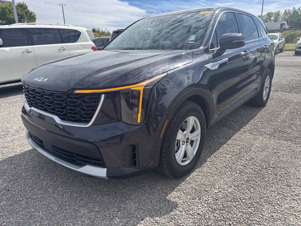 Used 2025 Kia Sorento LX FWD image 7