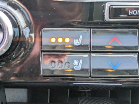 Used 2022 Toyota Highlander Limited image 26