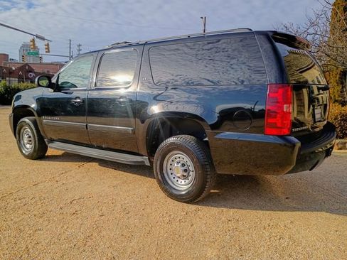 Used 2007 Chevrolet Suburban 2500 LT w/ LT Preferred Equipment Group image 8