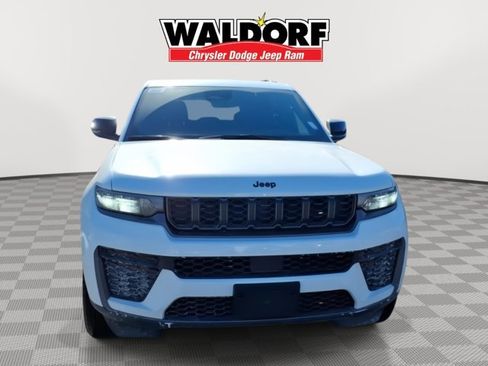 New 2026 Jeep Grand Cherokee Altitude image 6