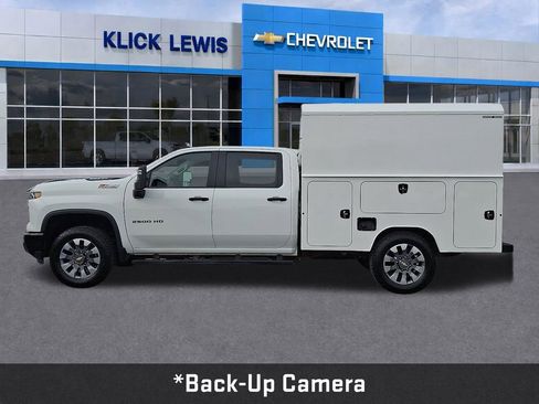 Used 2024 Chevrolet Silverado 2500 Custom w/ Custom Value Package image 4