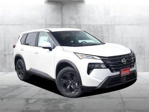 Used 2026 Nissan Rogue SV AWD/4WD image 2