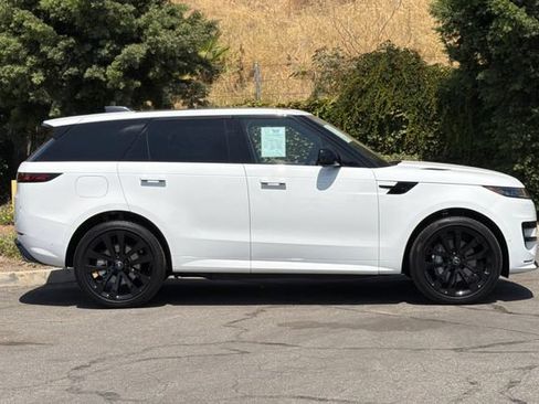 Used 2025 Land Rover Range Rover Sport Dynamic SE AWD/4WD image 3