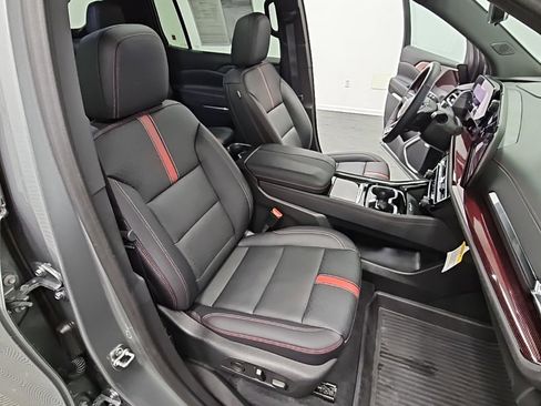 Used 2024 Chevrolet Traverse RS w/ LPO, Floor Liner Package image 44