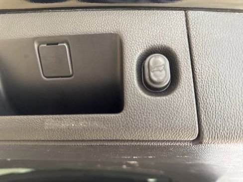 Used 2019 Chevrolet Suburban Premier image 40