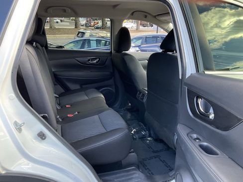 Used 2018 Nissan Rogue SV image 46