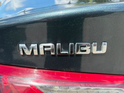 Used 2021 Chevrolet Malibu LT FWD image 21
