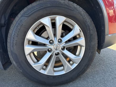 Used 2016 Nissan Rogue SV w/ SV Premium Package image 9