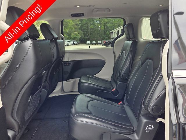 Used 2024 Chrysler Pacifica Touring-L FWD image 10