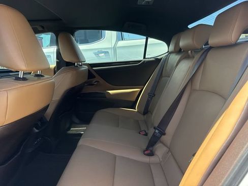 Used 2019 Lexus ES 350 w/ Premium Package FWD image 11