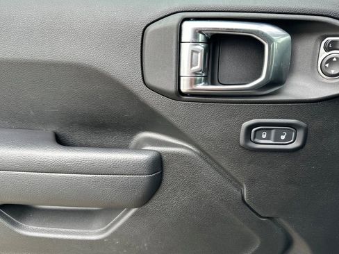 Used 2025 Jeep Gladiator Rubicon image 11