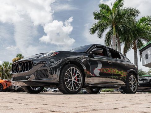 Used 2023 Maserati Grecale Trofeo AWD/4WD image 9