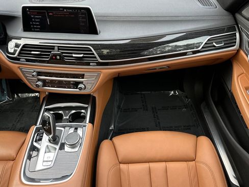 Used 2022 BMW 740i w/ M Sport Package image 29