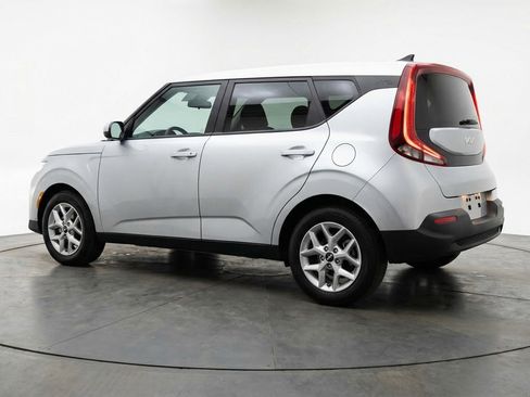Used 2025 Kia Soul LX w/ LX Technology Package image 6