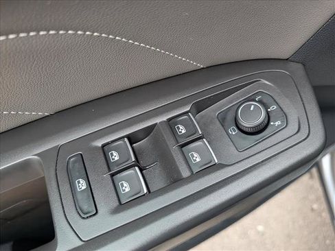 Used 2023 Volkswagen Atlas Cross Sport SEL Premium R-Line image 34