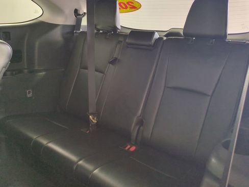 Used 2021 Toyota Highlander Platinum image 16