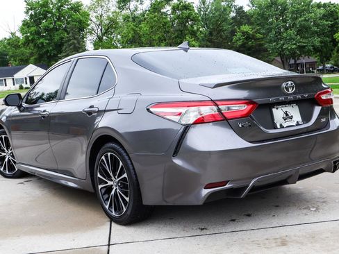 Used 2020 Toyota Camry SE FWD image 14