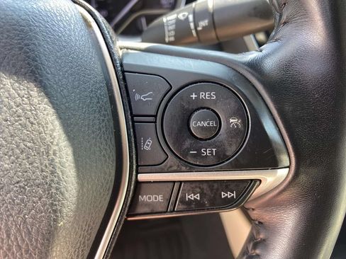 Used 2022 Toyota Camry XLE FWD image 32