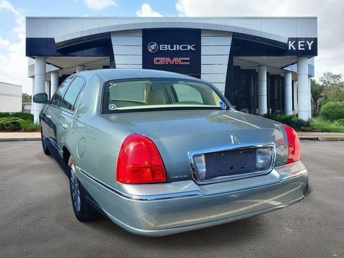 Used 2006 Lincoln Town Car Signature RWD image 4