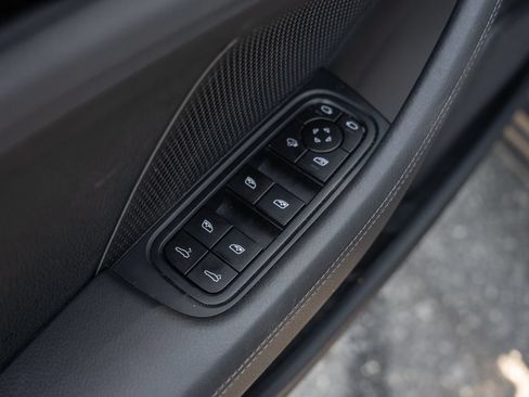 Used 2025 Porsche Panamera RWD image 16