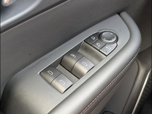Used 2025 Buick Enclave Preferred FWD image 23